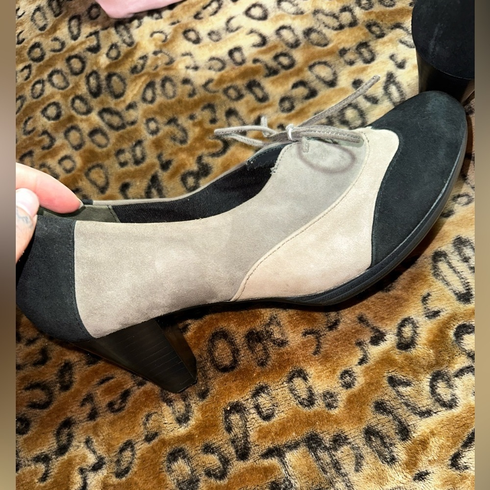 Ziera Oxford Heels 38.5 / US 7.5 – Two Tone Black & Taupe Suede Lace Up Pumps - Picture 8 of 11